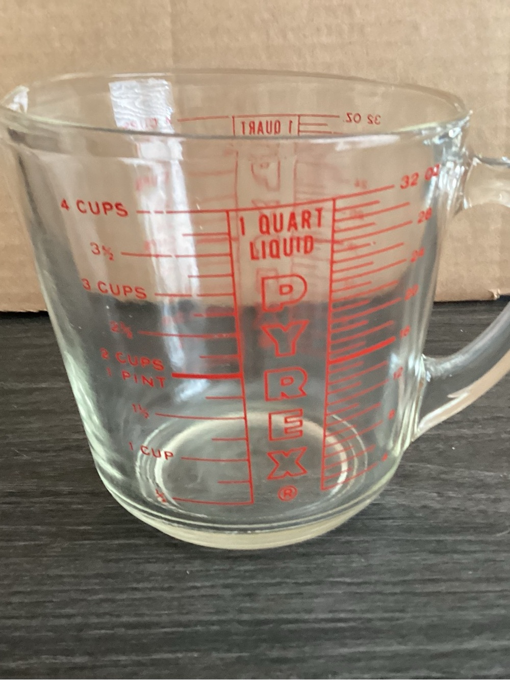 Vtg. PYREX 4 cup glass measuring cup 1950s.est. 1915!